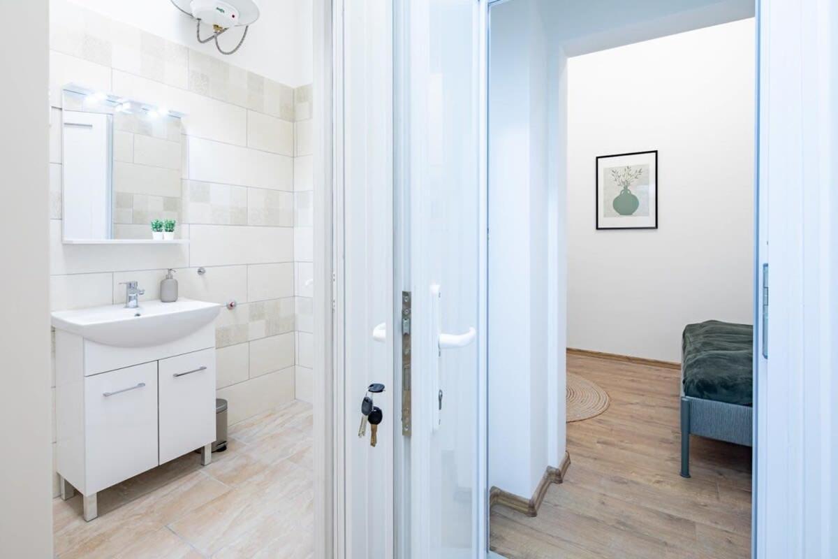 Central - New - Comfy Ac Studio Budapest Exterior photo